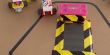 Terminamos las carreras de monster truck programados con MakeCode y construidos con Nezha