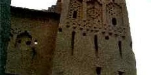 Torre de adobe con desagües, Marruecos