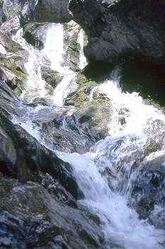 Cascada en el Pantano de Lapazosa, Huesca