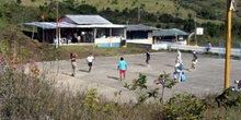 Partido de volley en La Soledad en la Isla San Cristóbal, Ecuado