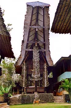 Versión de fachada con cuernos de búfalo, Sulawesi, Indonesia