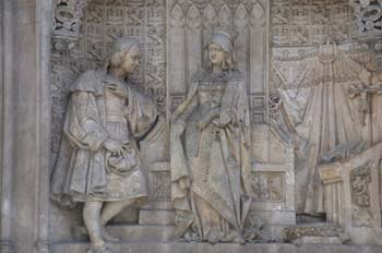 Frente del pedestal del monumento a Colón en Madrid, de Arturo M