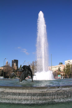 Fuente de los Delfines, Madrid