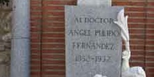 Monumento al doctor ángel Pulido Fernández