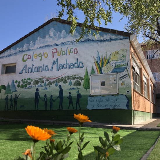Fachada colegio. 
