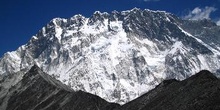 Chukhung Tse con pared sur del Nuptse