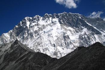 Chukhung Tse con pared sur del Nuptse
