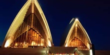 Teatro de la ópera de Sydney iluminado, Australia