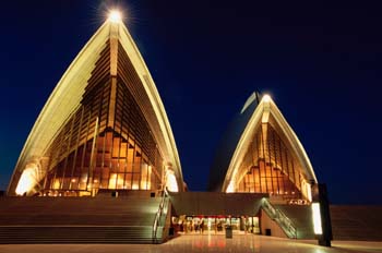 Teatro de la ópera de Sydney iluminado, Australia