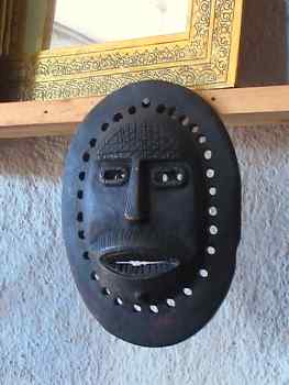 Mascara artesana alargada de hierro, Marruecos