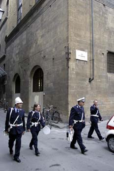 Policía en Via Caraccio, Florencia