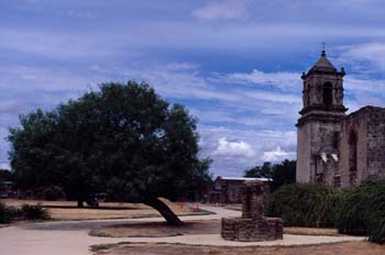 Entorno de una iglesia antigua