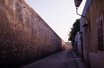 Calle amurallada, Campeche, México