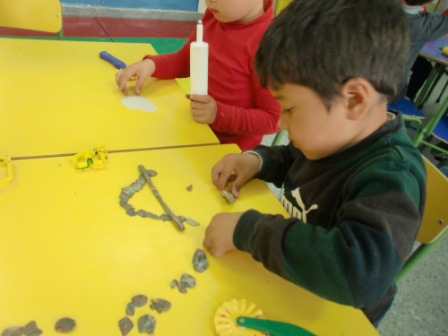 Las Abejas construyen las letras P y S 1