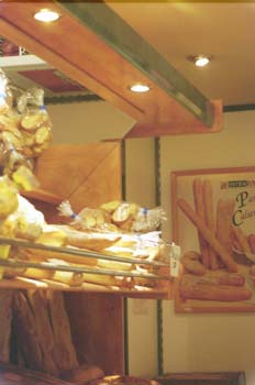 Estante de panes frescos