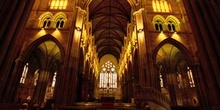 Interior de una iglesia o catedral