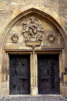 Puerta de entrada a la Catedral de Dusseldorf, Alemania