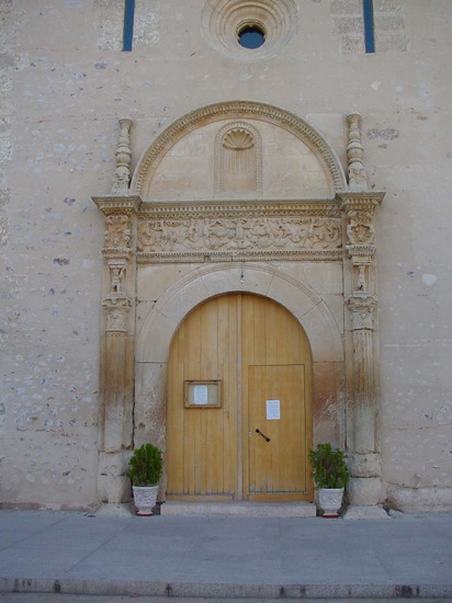 Puerta de iglesia en Valdetorres del Jarama