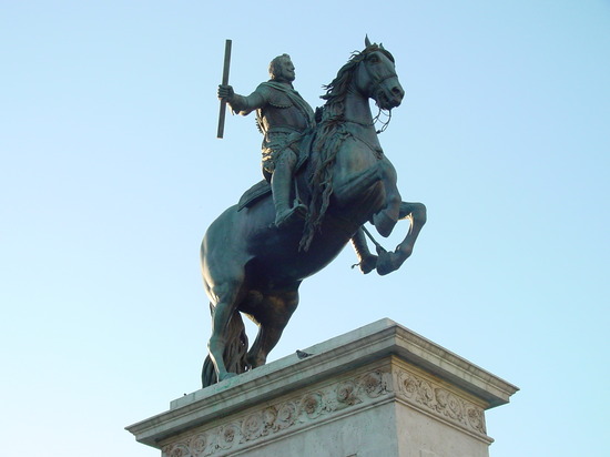 Estatua ecuestre de Felipe IV en la plaza de Oriente de Madrid