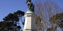 Monumento al Angel Caído en el parque del Retiro, Madrid