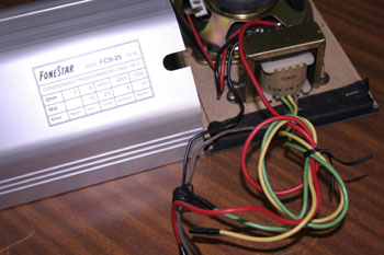 Columna de altavoces. Detalle de conexiones.