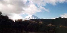 Pico del volcan Ruapehu desde los lagos Tama, Nueva Zelanda