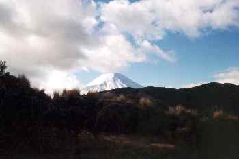 Pico del volcan Ruapehu desde los lagos Tama, Nueva Zelanda