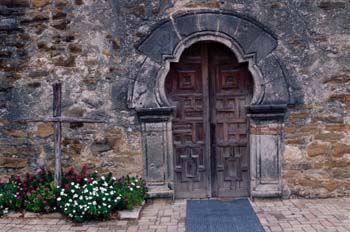 Entrada a una iglesia antigua