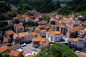 Ayuntamiento e iglesia de Cudillero, Principado de Asturias