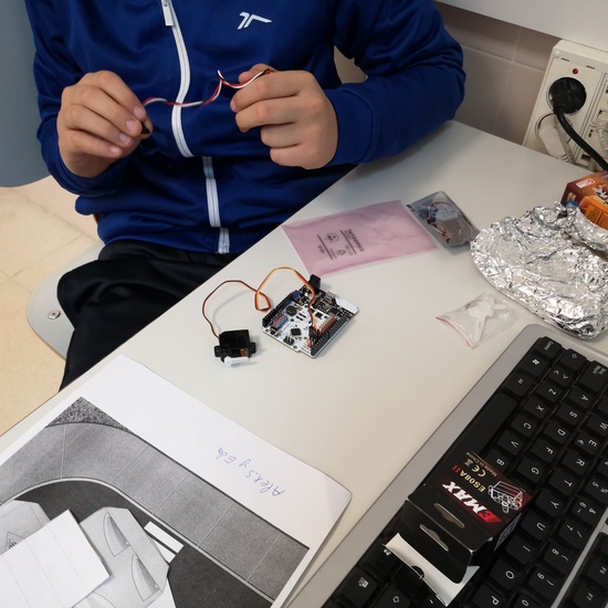 RetoTech 19 - Conociendo el kit de robótica 9