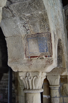 Capitel con laudas en intrados, Huesca