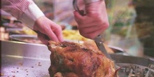 Trinchando un pollo asado