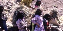 Grupo de mujeres trabajando en el campo, Yemen