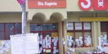 Mensajes a la entrada de la estación de Santa Eugenia