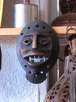 Mascara redonda de hierro, Marruecos