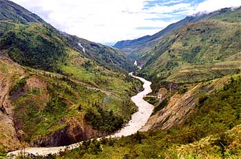 Vista general del río y valle de Baliem, Irian Jaya, Indonesia
