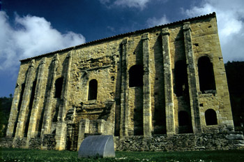 Fachada sur de Santa María de Naranco, Oviedo, Principado de Ast
