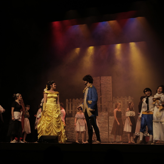 La Bella y la Bestia - Musical del Grupo de Teatro del IES Nicolás Copérnico 5