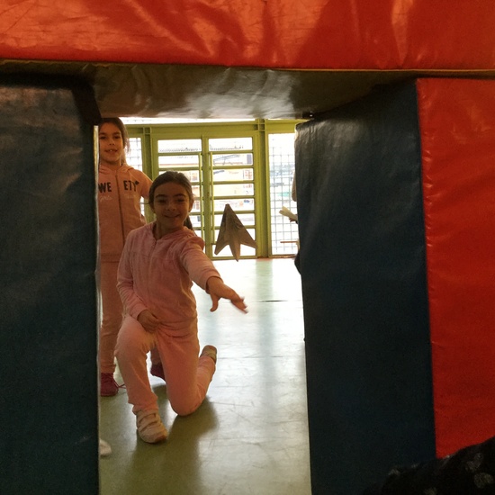 Jugando con aviones y pelotas 8