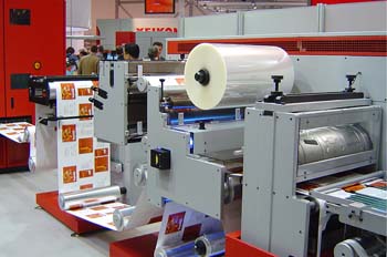 Sistema combo plastificado troquelado en línea