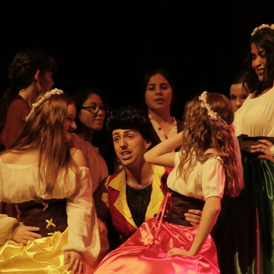 La Bella y la Bestia - Musical del Grupo de Teatro del IES Nicolás Copérnico 32