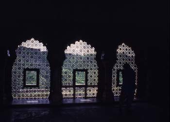 Celosías de mármol en el Palacio de Akbar, Ajmer, India