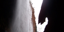 Cascada desde interior de gruta, Monasterio de Piedra, Nuévalos,