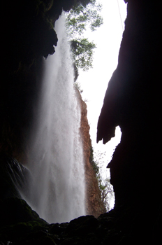 Cascada desde interior de gruta, Monasterio de Piedra, Nuévalos,