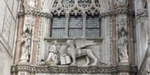 Puerta lateral del Palacio Ducal, Venecia