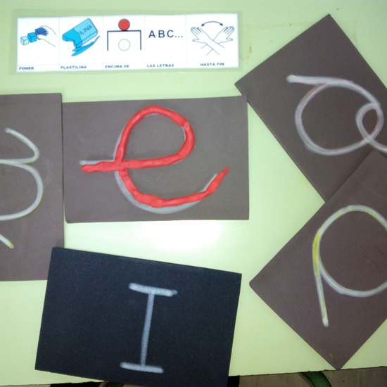 Seminario:material manipulativo para infantil y primaria adaptado a alumnos con T.E.A. 61