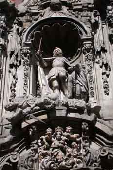 Detalle de la hornacina de la fachada del Museo Municipal de Mad