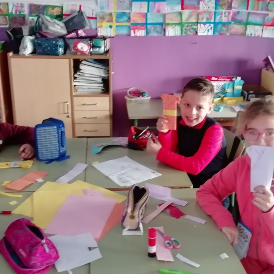 Talleres de chapas con iconos olímpicos, viseras y papiroflexia. 10