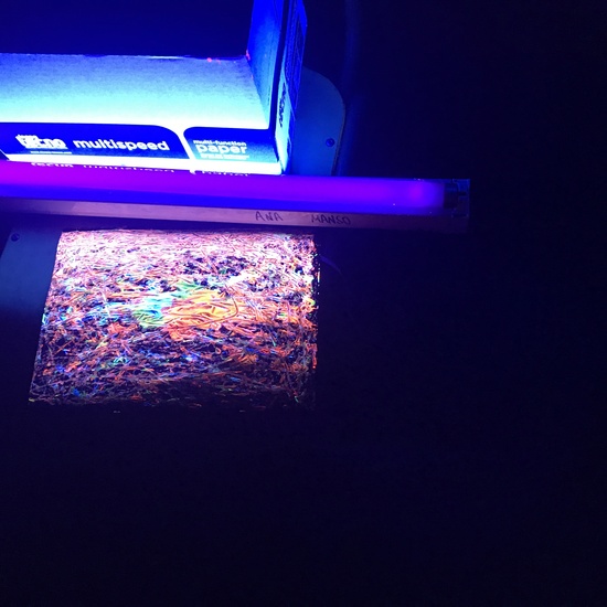 Pintamos con luz negra 1