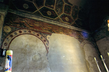 Pintura del transepto (hacia oriente) de San Julián de los Prado